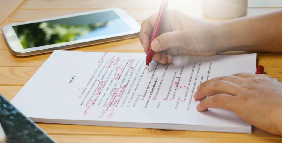 Quem pode revisar um texto acadêmico?